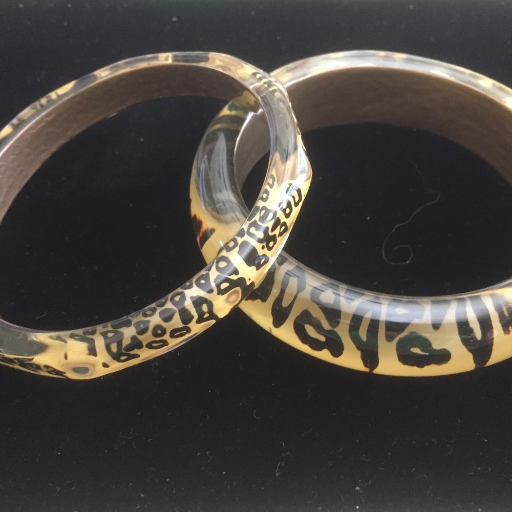Joan Rivers Classics Collection Set of 2 Call of the Wild Lucite Bangles/NEW!
